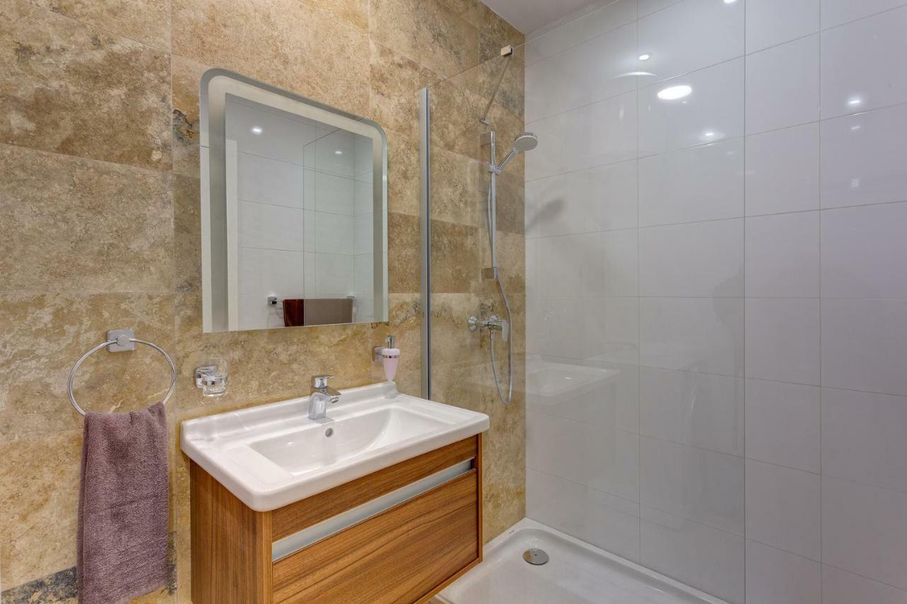 Modern 2 Bedroom Apartment In St Julians St. Julian's Exterior foto